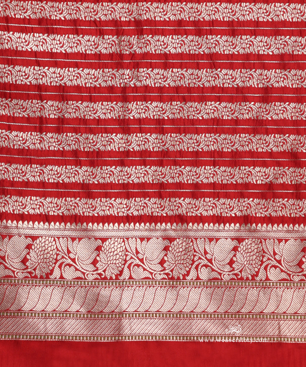 Handloom_Red_Pure_Katan_Silk_Banarasi_Saree_With_Gold_And_Silver_Kadhwa_Boota_And_Red_Selvedge_WeaverStory_05