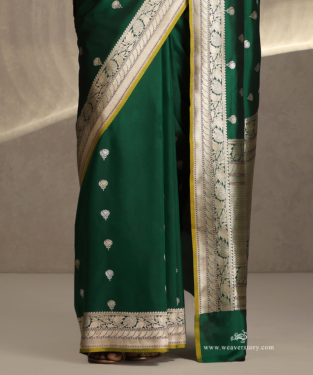 Handloom_Green_Pure_Katan_Silk_Banarasi_Saree_With_Gold_And_Silver_Kadhwa_Boota_And_Light_Green_Selvedge_WeaverStory_04