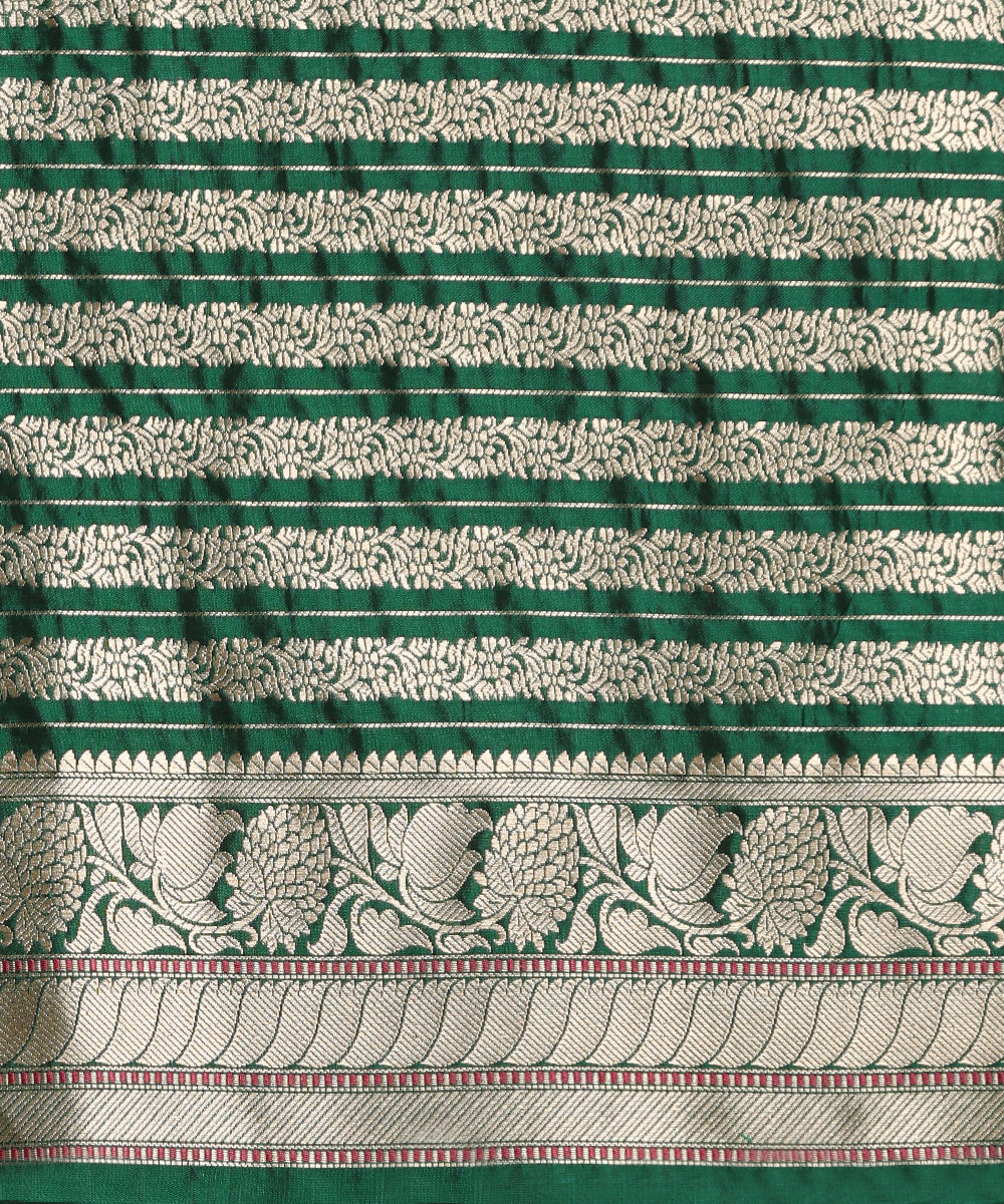 Handloom_Green_Pure_Katan_Silk_Banarasi_Saree_With_Gold_And_Silver_Kadhwa_Boota_And_Light_Green_Selvedge_WeaverStory_05