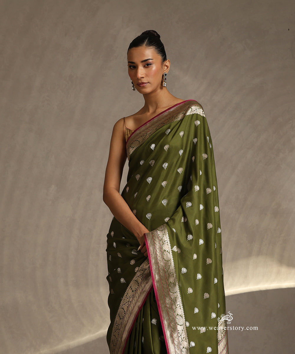 Handloom_Green_Pure_Katan_Silk_Banarasi_Saree_With_Gold_And_Silver_Kadhwa_Boota_With_Lemon_Selvedge_WeaverStory_01