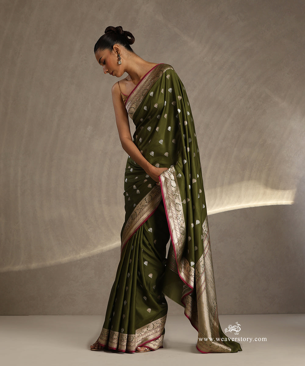 Handloom_Green_Pure_Katan_Silk_Banarasi_Saree_With_Gold_And_Silver_Kadhwa_Boota_With_Lemon_Selvedge_WeaverStory_02