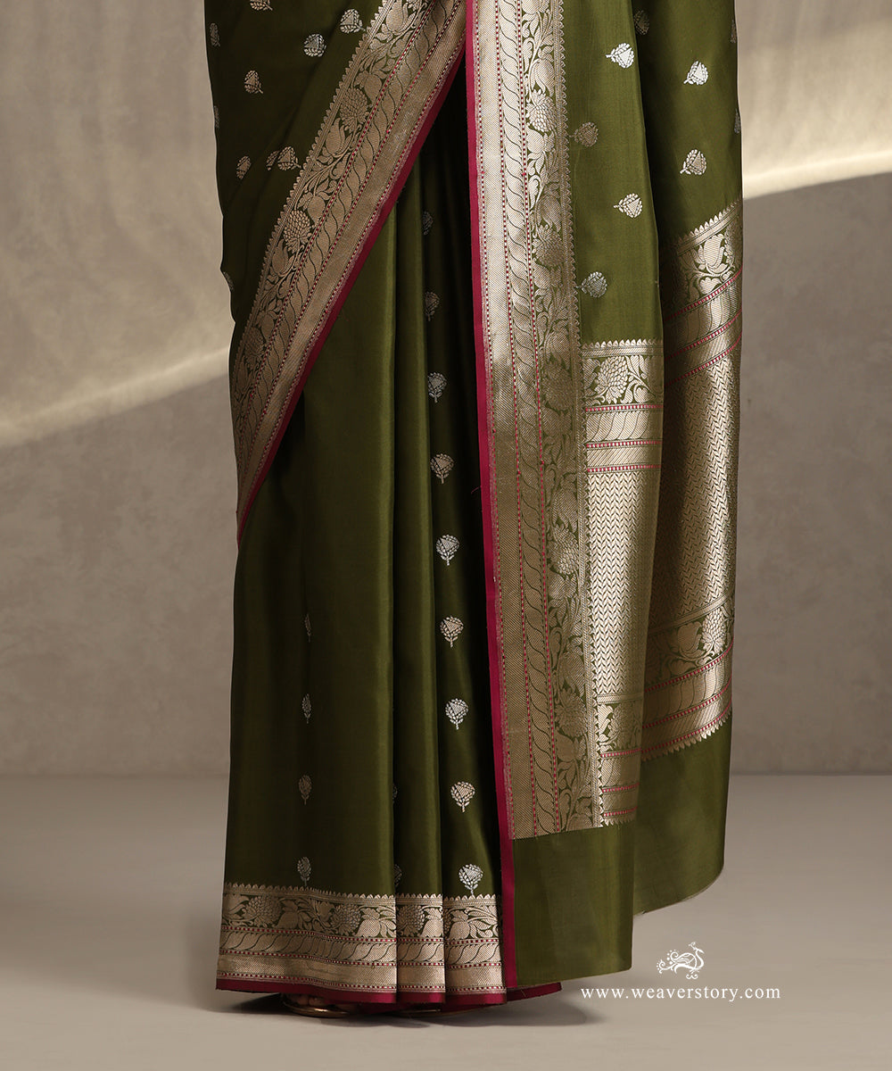 Handloom_Green_Pure_Katan_Silk_Banarasi_Saree_With_Gold_And_Silver_Kadhwa_Boota_With_Lemon_Selvedge_WeaverStory_03