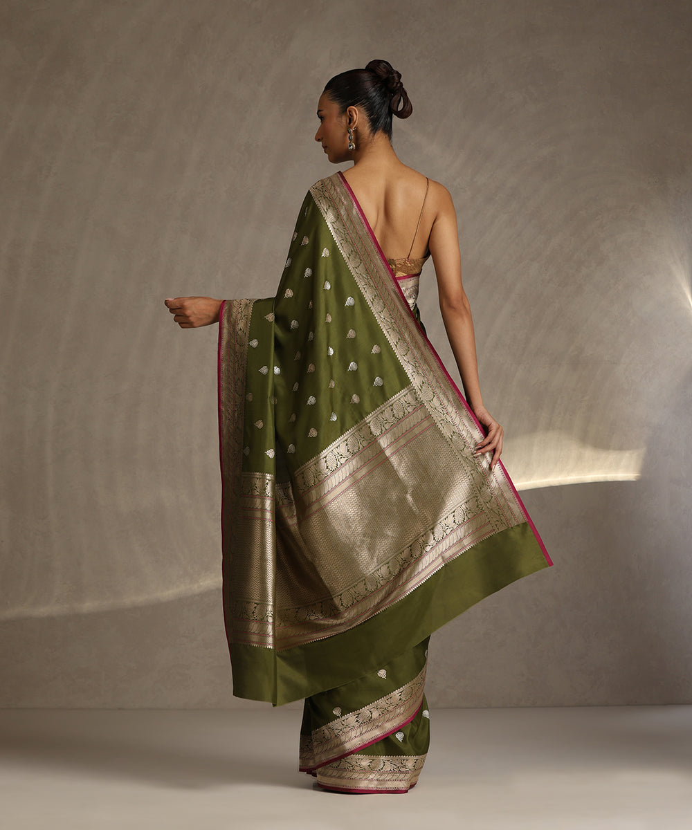 Handloom_Green_Pure_Katan_Silk_Banarasi_Saree_With_Gold_And_Silver_Kadhwa_Boota_With_Lemon_Selvedge_WeaverStory_04