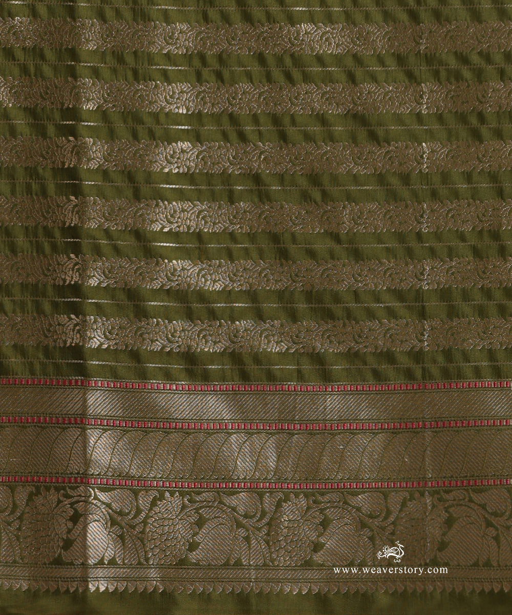 Handloom_Green_Pure_Katan_Silk_Banarasi_Saree_With_Gold_And_Silver_Kadhwa_Boota_With_Lemon_Selvedge_WeaverStory_05