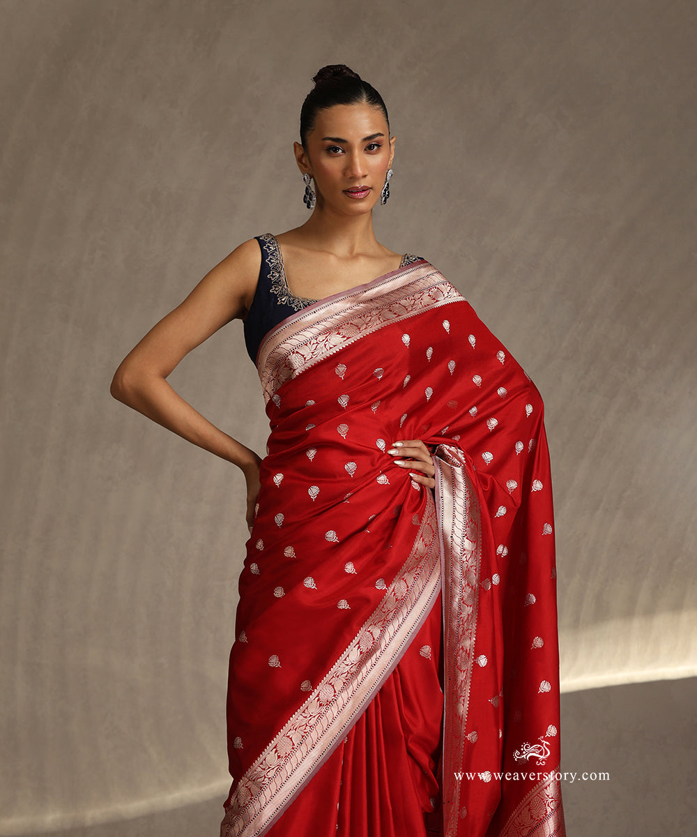 Red_Handloom_Pure_Katan_Silk_Banarasi_Saree_With_Gold_And_Silver_Kadhwa_Boota_And_Grey_Selvedge_WeaverStory_01