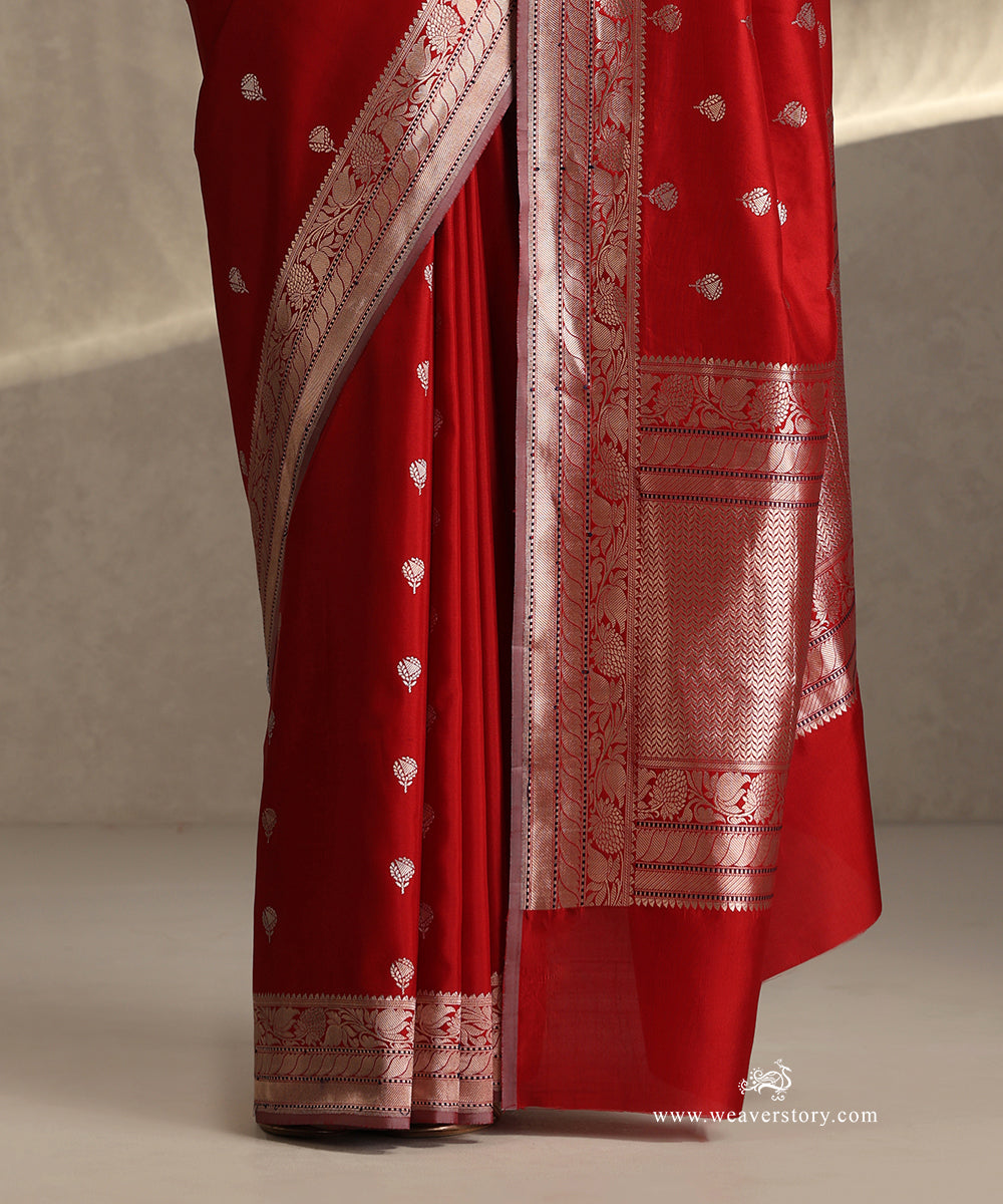 Red_Handloom_Pure_Katan_Silk_Banarasi_Saree_With_Gold_And_Silver_Kadhwa_Boota_And_Grey_Selvedge_WeaverStory_04