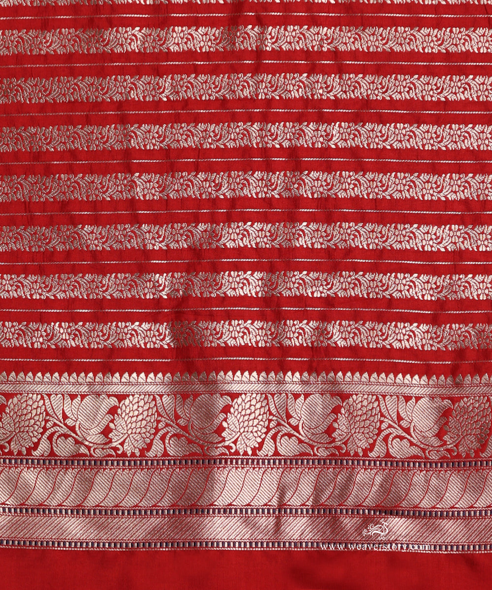 Red_Handloom_Pure_Katan_Silk_Banarasi_Saree_With_Gold_And_Silver_Kadhwa_Boota_And_Grey_Selvedge_WeaverStory_05