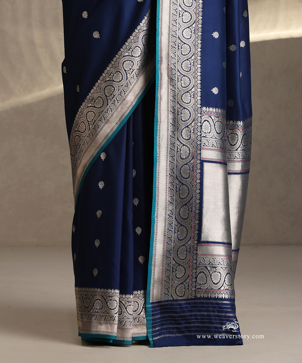 Handloom_Ink_Blue_Pure_Katan_Silk_Banarasi_Saree_With_Gold_And_Silver_Kadhwa_Boota_And_Teal_Selvedge_WeaverStory_04