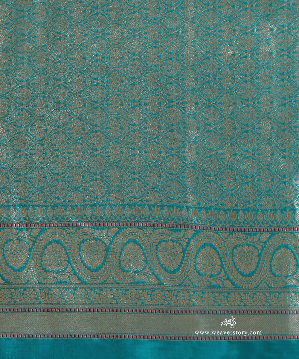 Green_Dual_Tone_Handloom_Pure_Katan_Silk_Banarasi_Saree_With_Gold_And_Silver_Kadhwa_Boota_With_Teal_Selvedge_WeaverStory_05