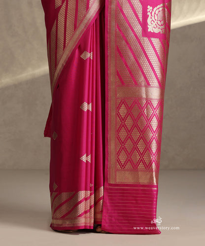 Handloom_Rani_Pink_Pure_Katan_Silk_Banarasi_Saree_With_Gold_Kadhwa_Boota_With_Konia_WeaverStory_03