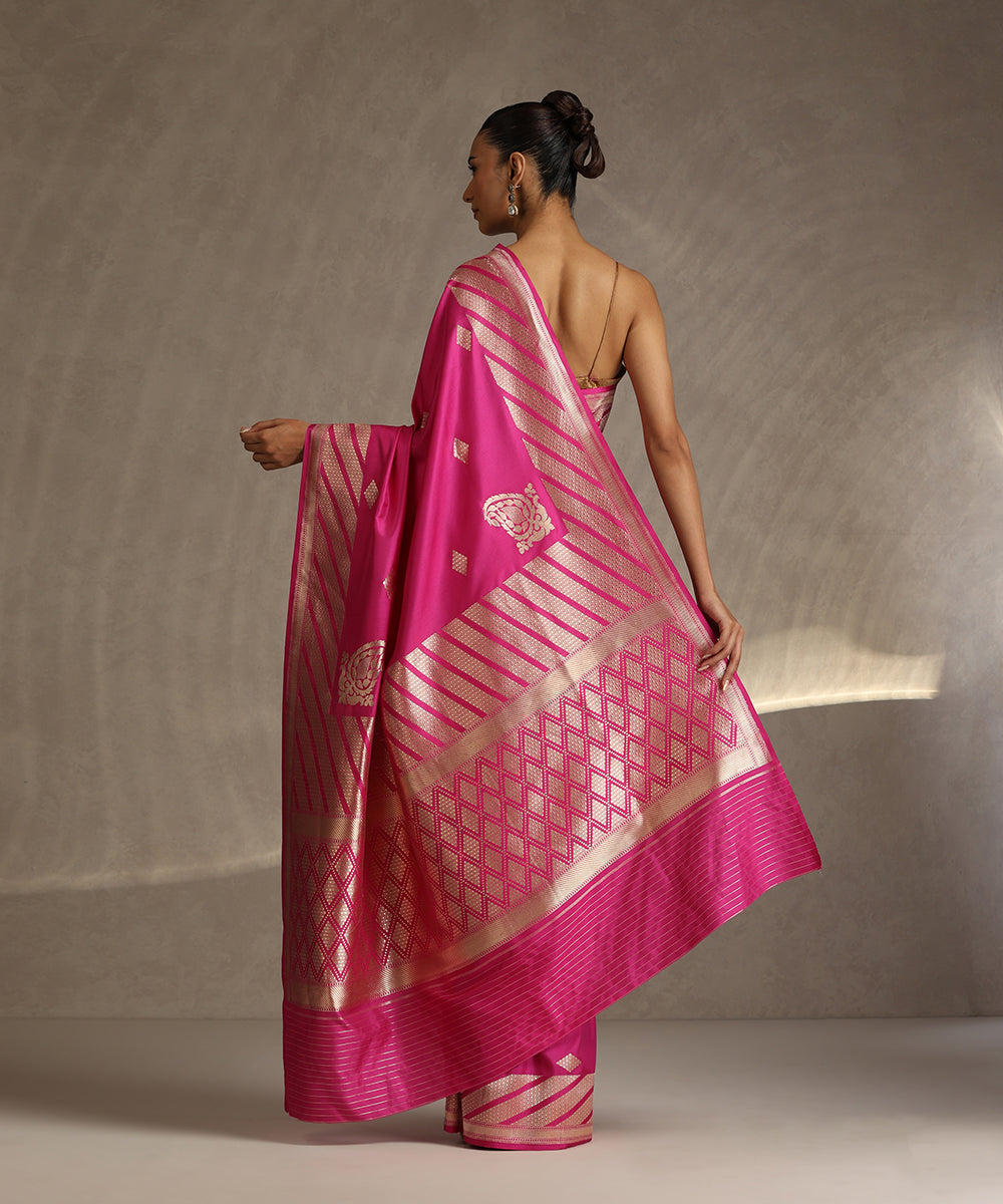 Handloom_Rani_Pink_Pure_Katan_Silk_Banarasi_Saree_With_Gold_Kadhwa_Boota_With_Konia_WeaverStory_04