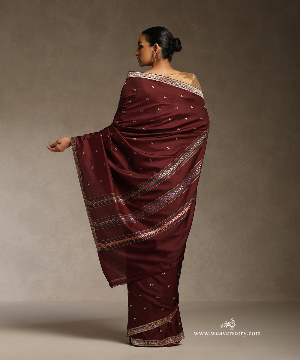 Wine_Handloom_Pure_Katan_Silk_Gold_Silver_Kadhwa_Small_Flower_Boota_Banarasi_Saree_With_Thin_Gold_Border_WeaverStory_03