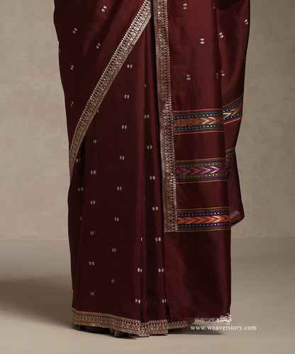 Wine_Handloom_Pure_Katan_Silk_Gold_Silver_Kadhwa_Small_Flower_Boota_Banarasi_Saree_With_Thin_Gold_Border_WeaverStory_04