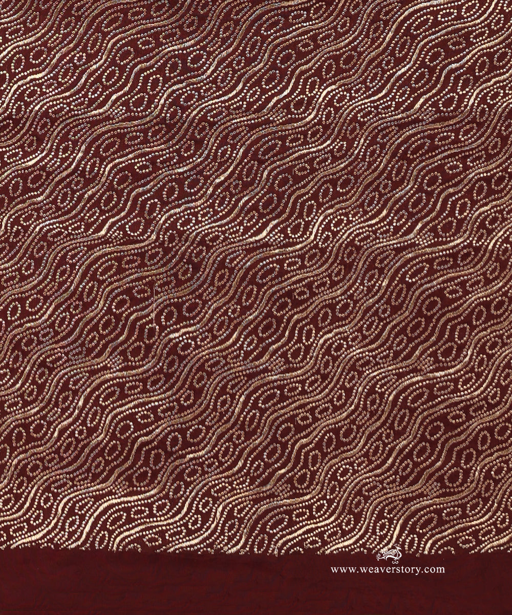 Wine_Handloom_Pure_Katan_Silk_Gold_Silver_Kadhwa_Small_Flower_Boota_Banarasi_Saree_With_Thin_Gold_Border_WeaverStory_05