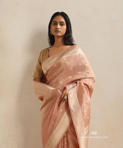 Peach_Handloom_Pure_Katan_Tissue_Kadhwa_Banarasi_Saree_With_Ginni_Booti_WeaverStory_01