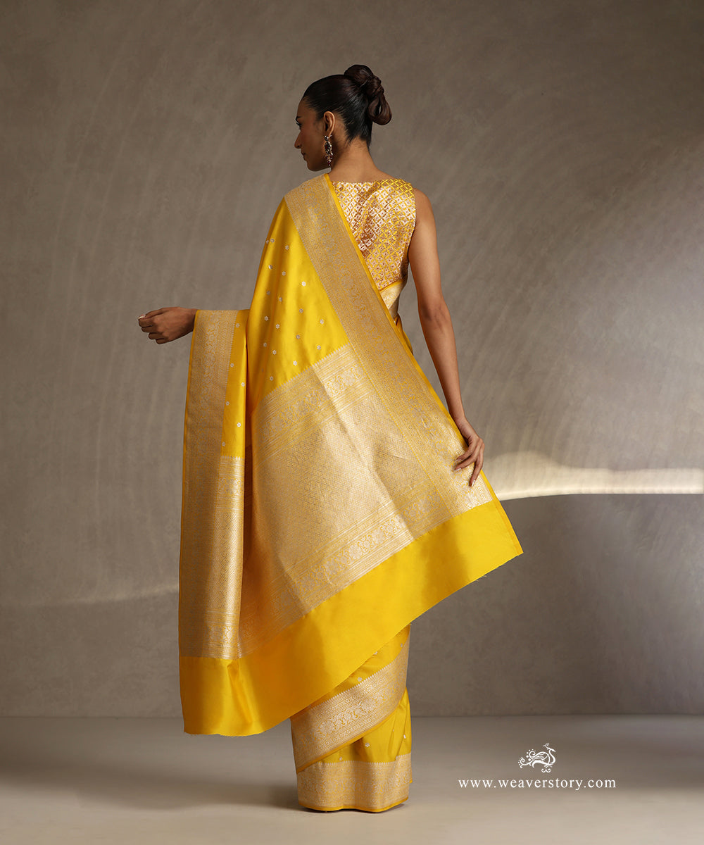 Handloom_Yellow_Pure_Katan_Silk_Banarasi_Saree_With_Kadhwa_Chameli_Boota_WeaverStory_03