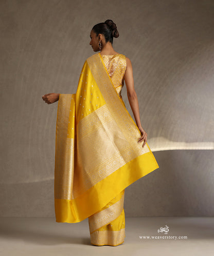 Handloom_Yellow_Pure_Katan_Silk_Banarasi_Saree_With_Kadhwa_Chameli_Boota_WeaverStory_03