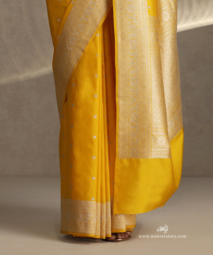 Handloom_Yellow_Pure_Katan_Silk_Banarasi_Saree_With_Kadhwa_Chameli_Boota_WeaverStory_04