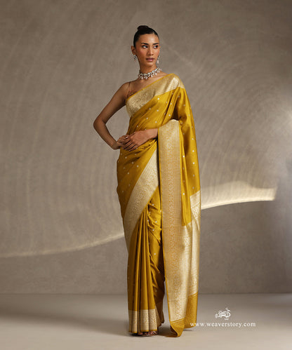 Handloom_Mustard_Pure_Katan_Silk_Banarasi_Saree_With_Kadhwa_Chameli_Boota_WeaverStory_02