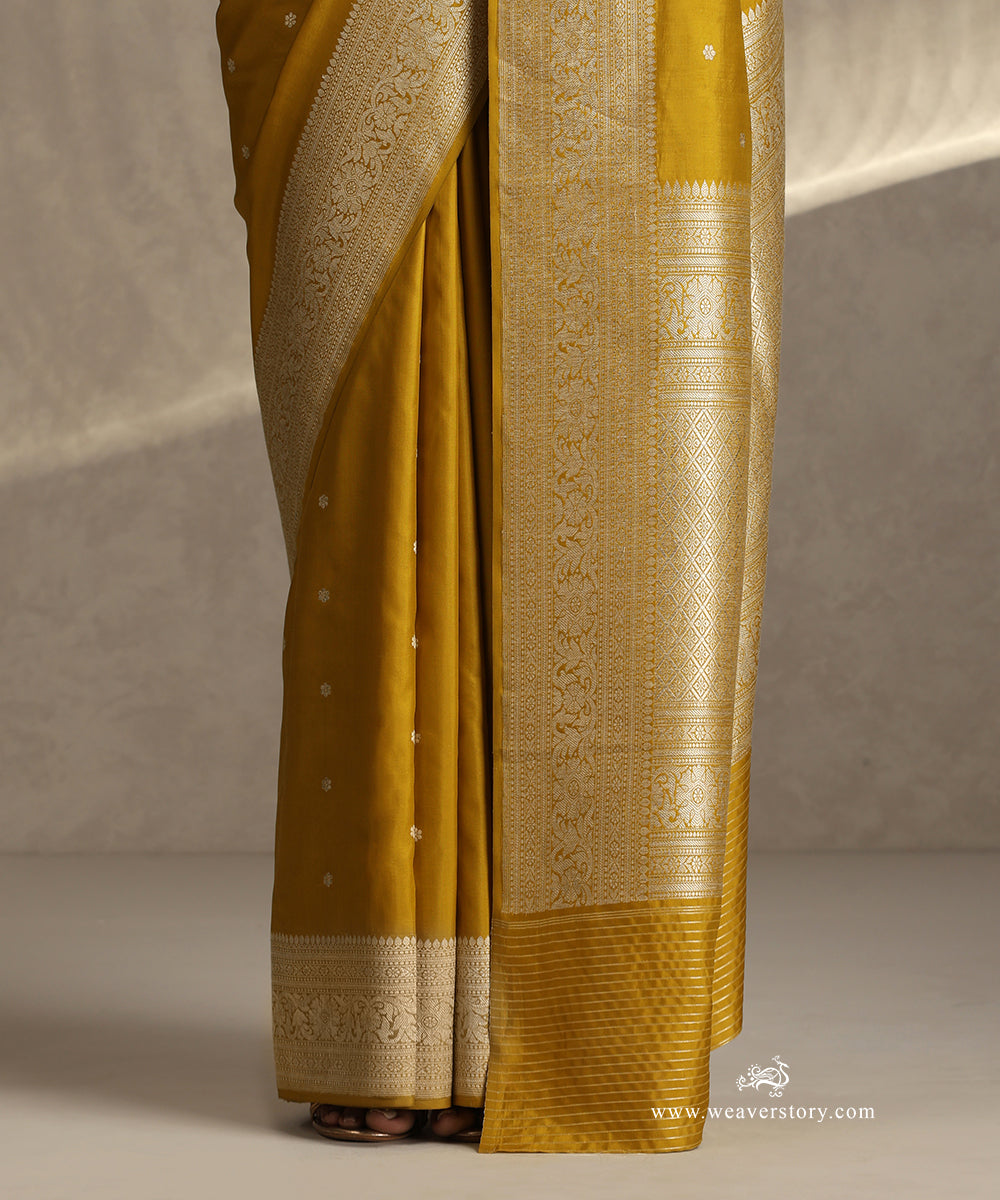 Handloom_Mustard_Pure_Katan_Silk_Banarasi_Saree_With_Kadhwa_Chameli_Boota_WeaverStory_04