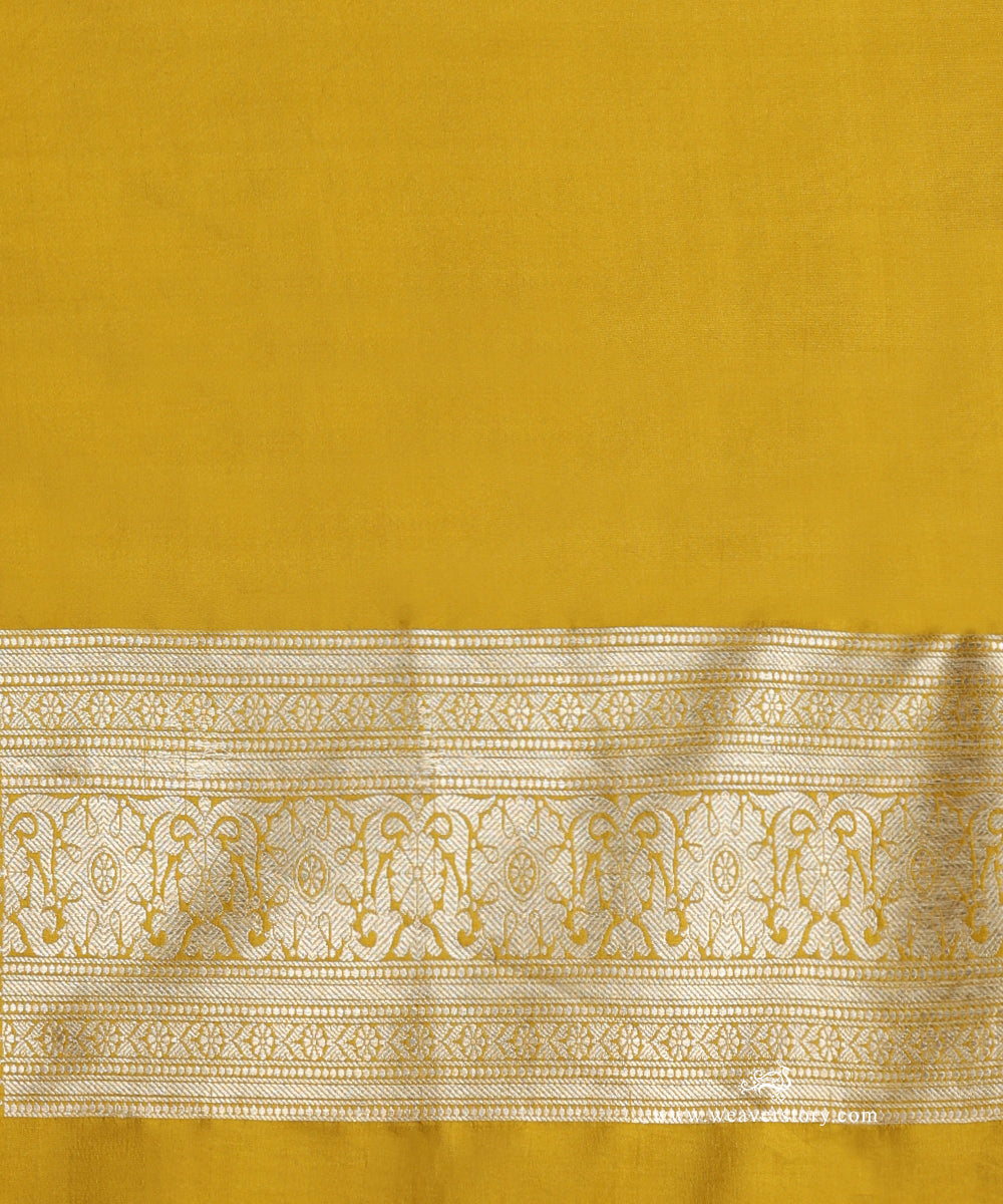 Handloom_Mustard_Pure_Katan_Silk_Banarasi_Saree_With_Kadhwa_Chameli_Boota_WeaverStory_05