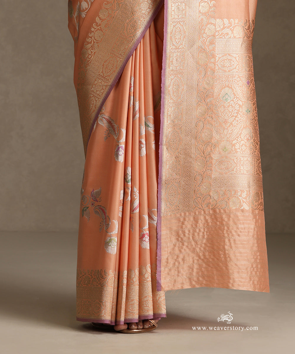 Peach_Handloom_Pure_Katan_Silk_Kadhwa_Banarasi_Saree_With_Meenakari_Jaal_And_Mauve_Selvedge_WeaverStory_04