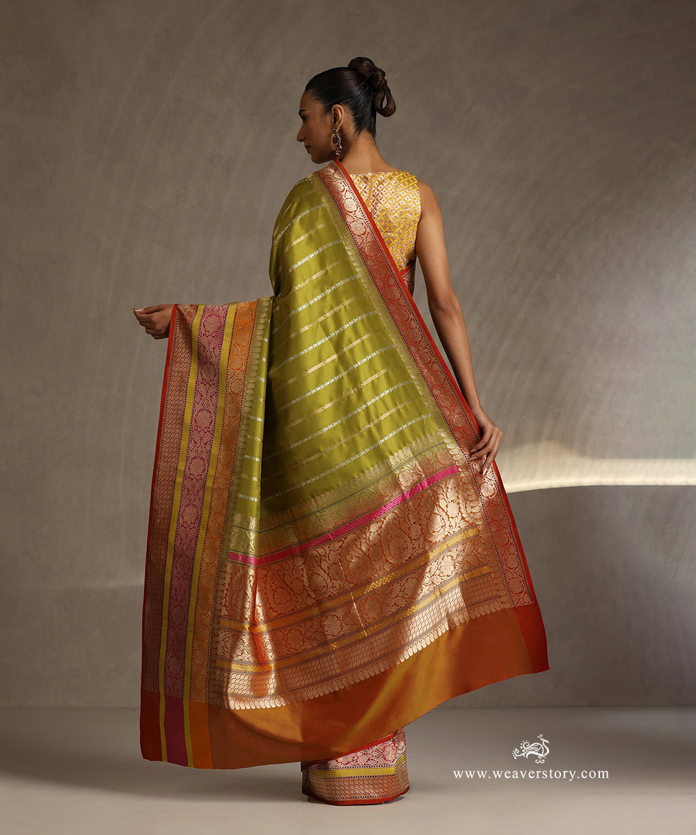 Handloom_Green_Pure_Katan_Silk_Banarasi_Saree_With_Gold_And_Silver_Strip_Bel_And_Big_Meenakari_Border_WeaverStory_03