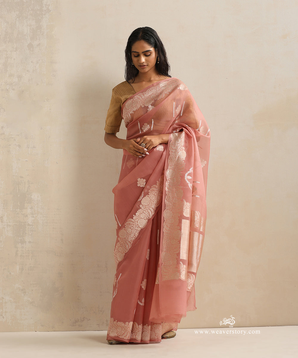 Handloom_Old_Rose_Pure_Soft_Kora_Silk_Banarasi_Saree_With_Floral_Boota_And_Gold_Scallop_Border_WeaverStory_02