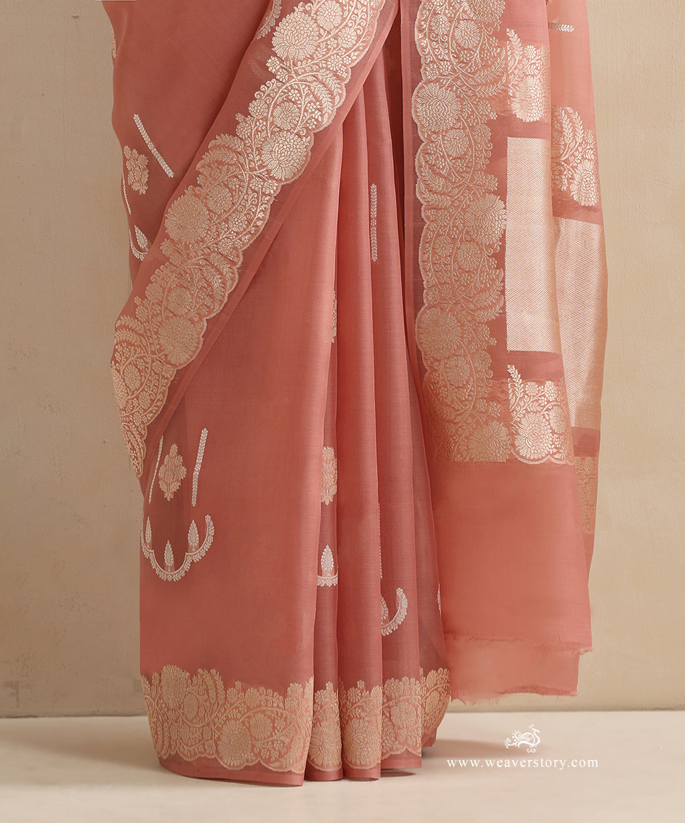 Handloom_Old_Rose_Pure_Soft_Kora_Silk_Banarasi_Saree_With_Floral_Boota_And_Gold_Scallop_Border_WeaverStory_04