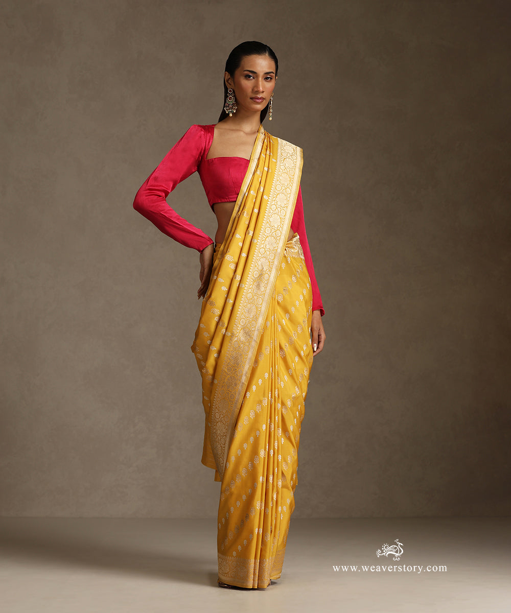 Mustard_Handloom_Pure_Katan_Silk_Kadhwa_Banarasi_Saree_With_Sona_Rupa_Diagonal_Bel_WeaverStory_02