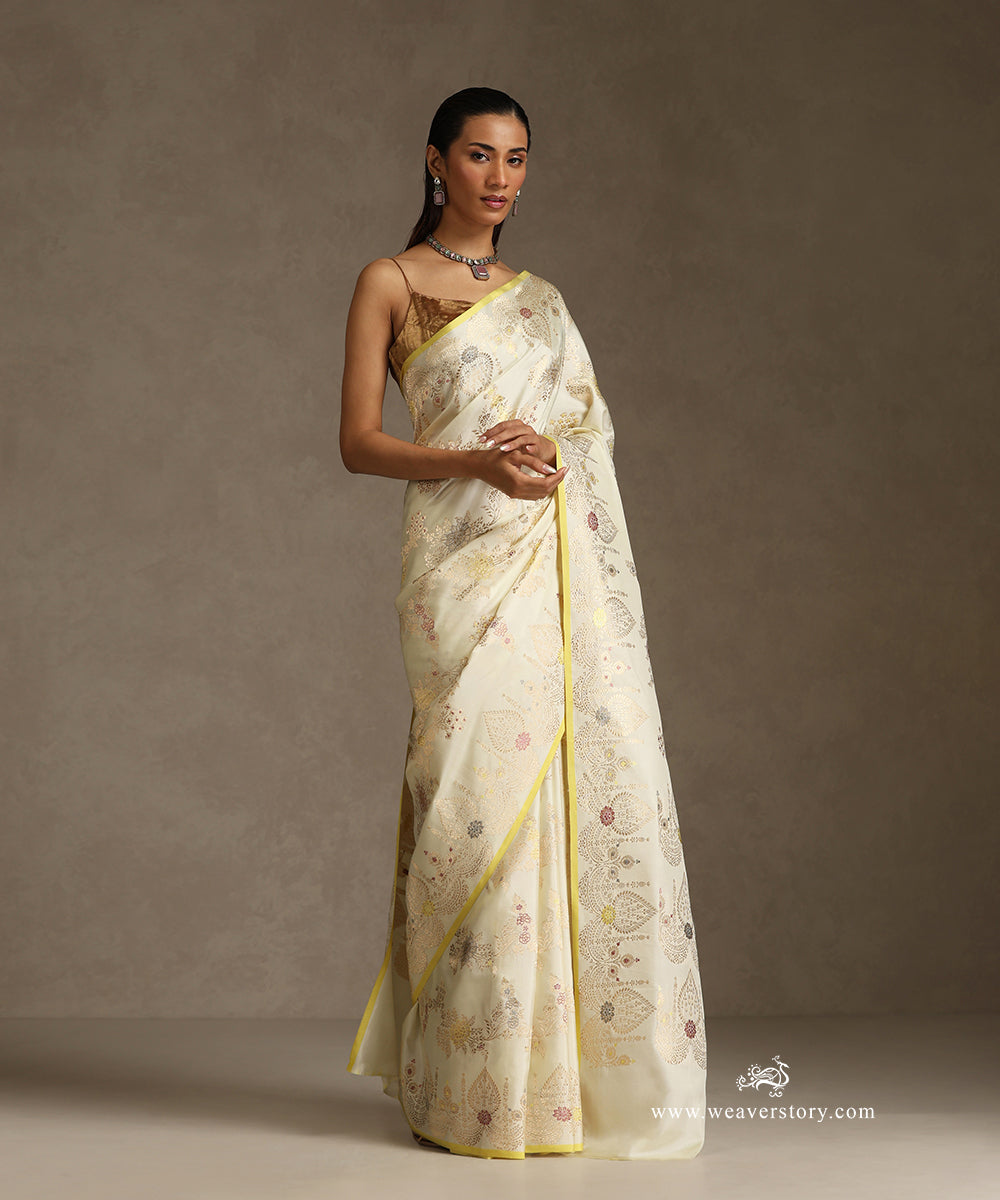 Pastel_Yellow_Handloom_Pure_Katan_Silk_Kadhwa_Banarasi_Saree_With_Sona_Rupa_Jaal_With_Meenakari_And_Lemon_Selvedge_WeaverStory_02