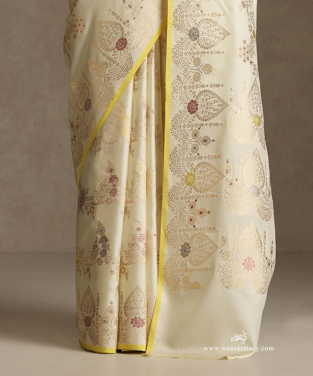 Pastel_Yellow_Handloom_Pure_Katan_Silk_Kadhwa_Banarasi_Saree_With_Sona_Rupa_Jaal_With_Meenakari_And_Lemon_Selvedge_WeaverStory_04