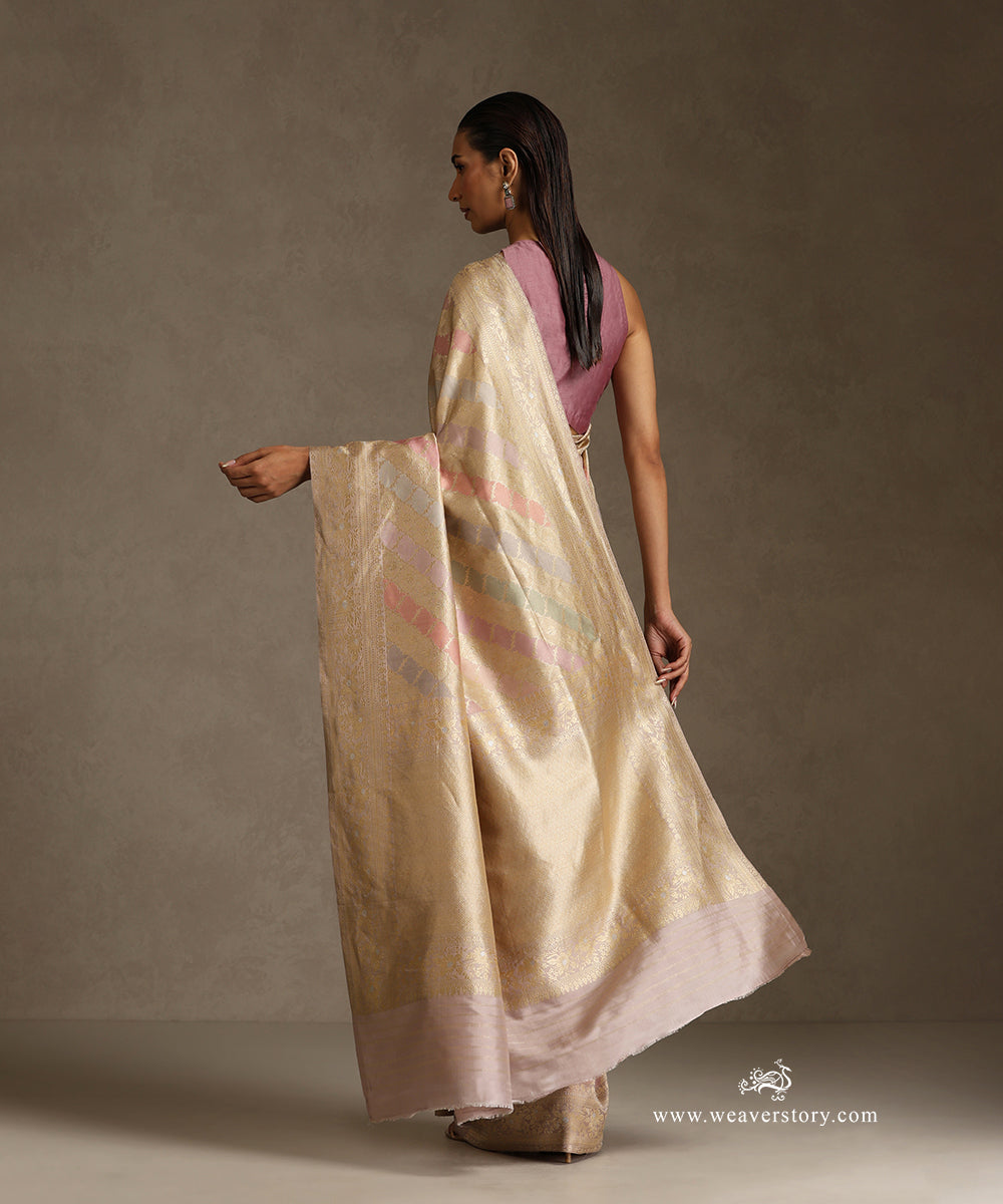 Light_Mauve_Handloom_Pure_Katan_Silk_Banarasi_Saree_With_Rangkaat_Diagonal_Floral_Kadhwa_Bel_WeaverStory_03