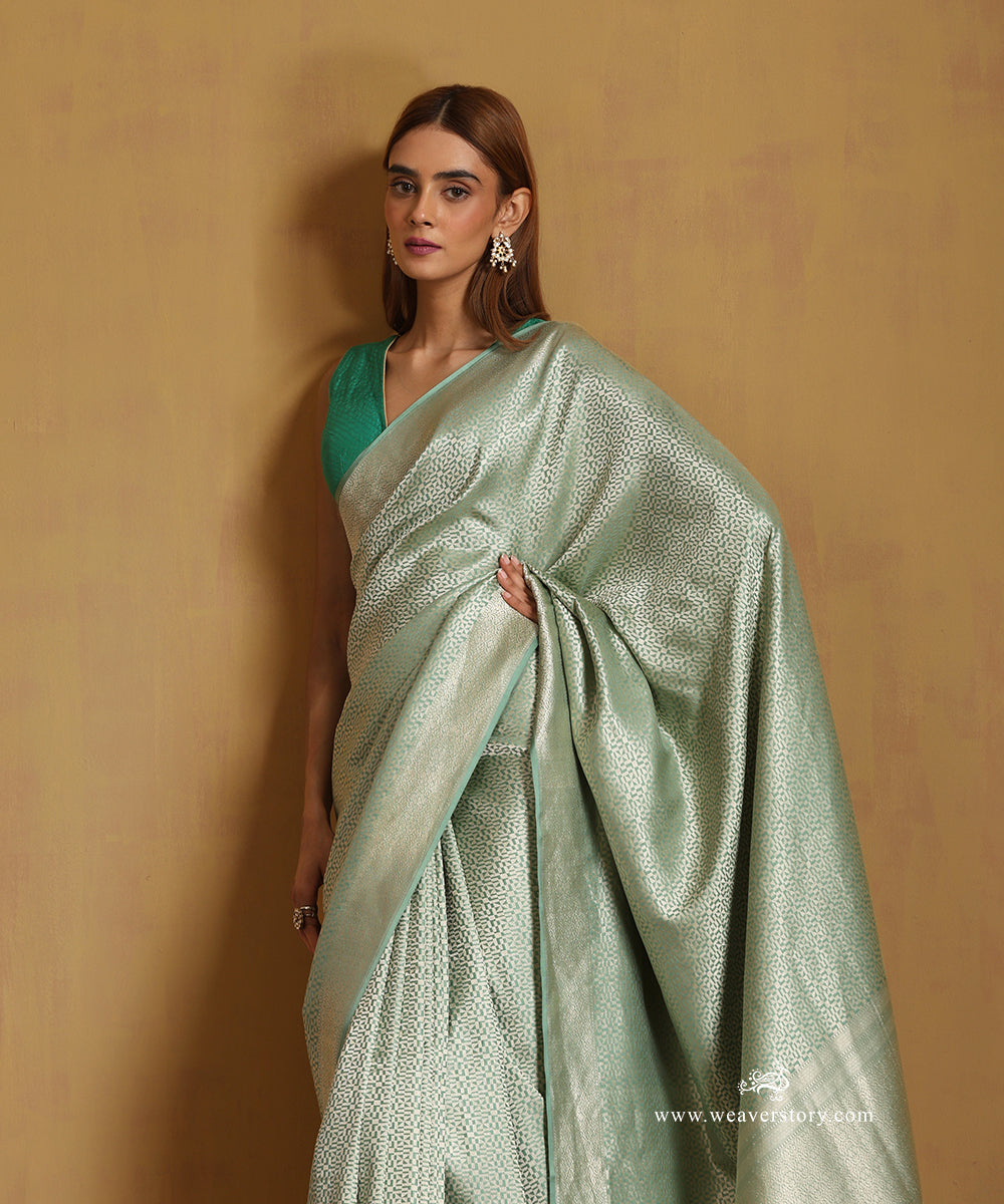 Handloom_Pastel_Green_Pure_Katan_Silk_Kimkhab_Banarasi_Saree_WeaverStory_02