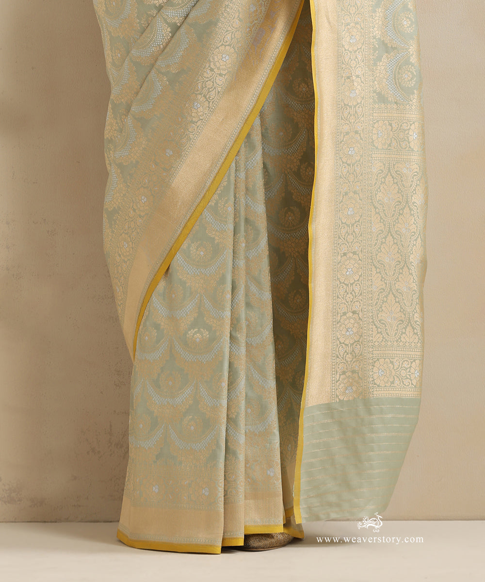 Handloom_Pastel_Green_Pure_Katan_Silk_Cutwork_Banarasi_Saree_With_Gold_And_Silver_Jaal_And_Yellow_Selvedge_WeaverStory_04