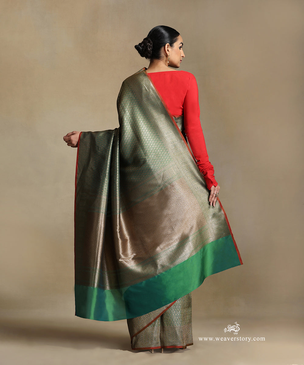 Handloom_Green_Pure_Katan_Silk_Kimkhab_Banarasi_Saree_With_Antique_Zari_WeaverStory_03