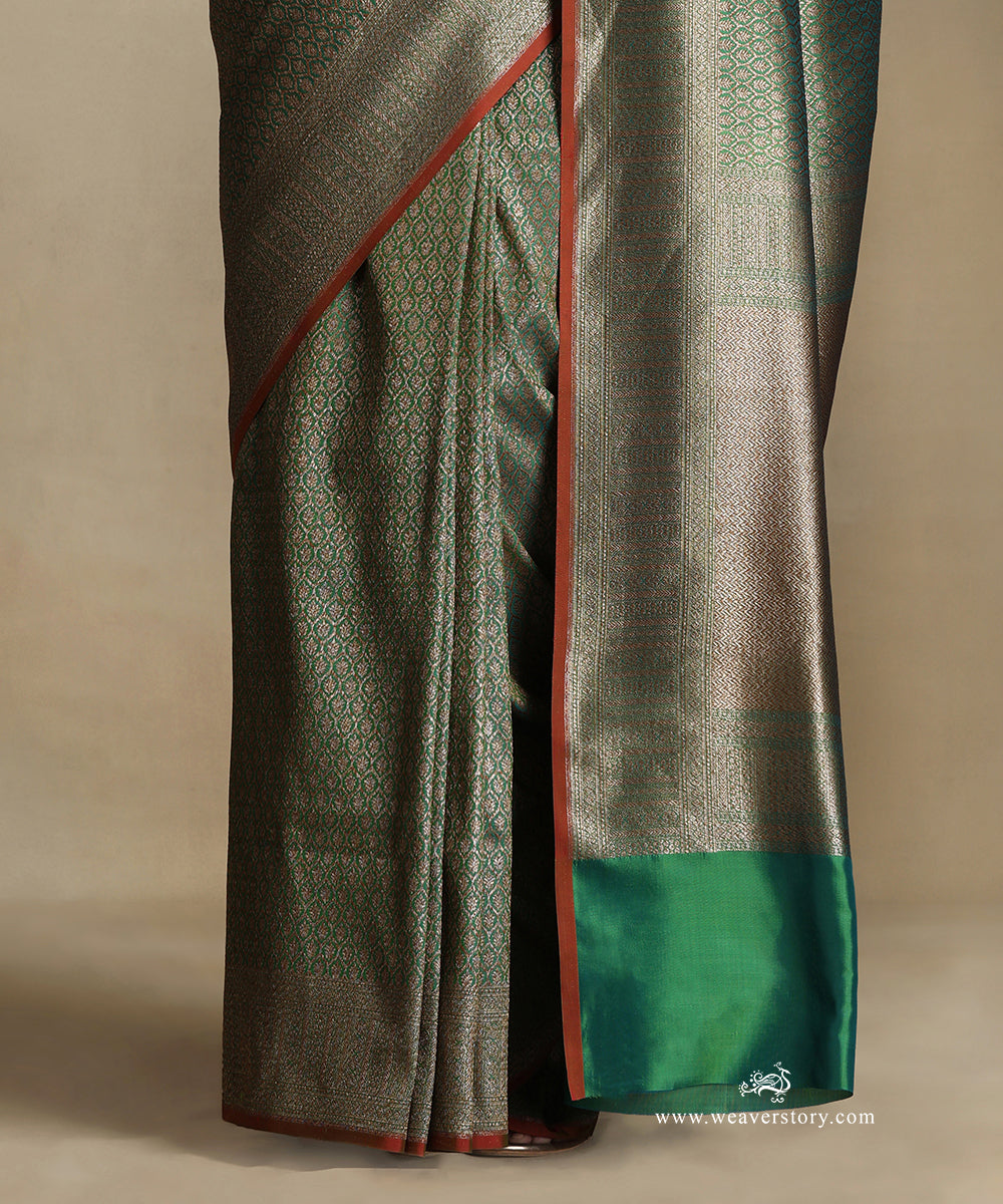 Handloom_Green_Pure_Katan_Silk_Kimkhab_Banarasi_Saree_With_Antique_Zari_WeaverStory_04