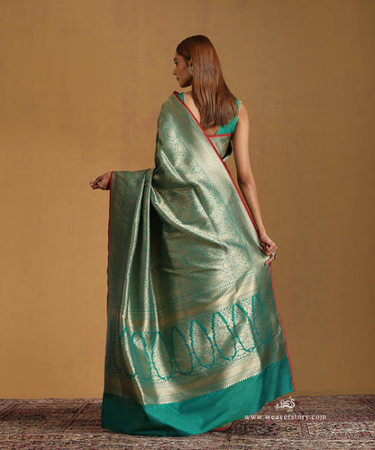 Green_Handloom_Pure_Katan_Silk_Kimkhab_Gold_Zari_Floral_Banarasi_Saree_With_Red_Selvedge_WeaverStory_03