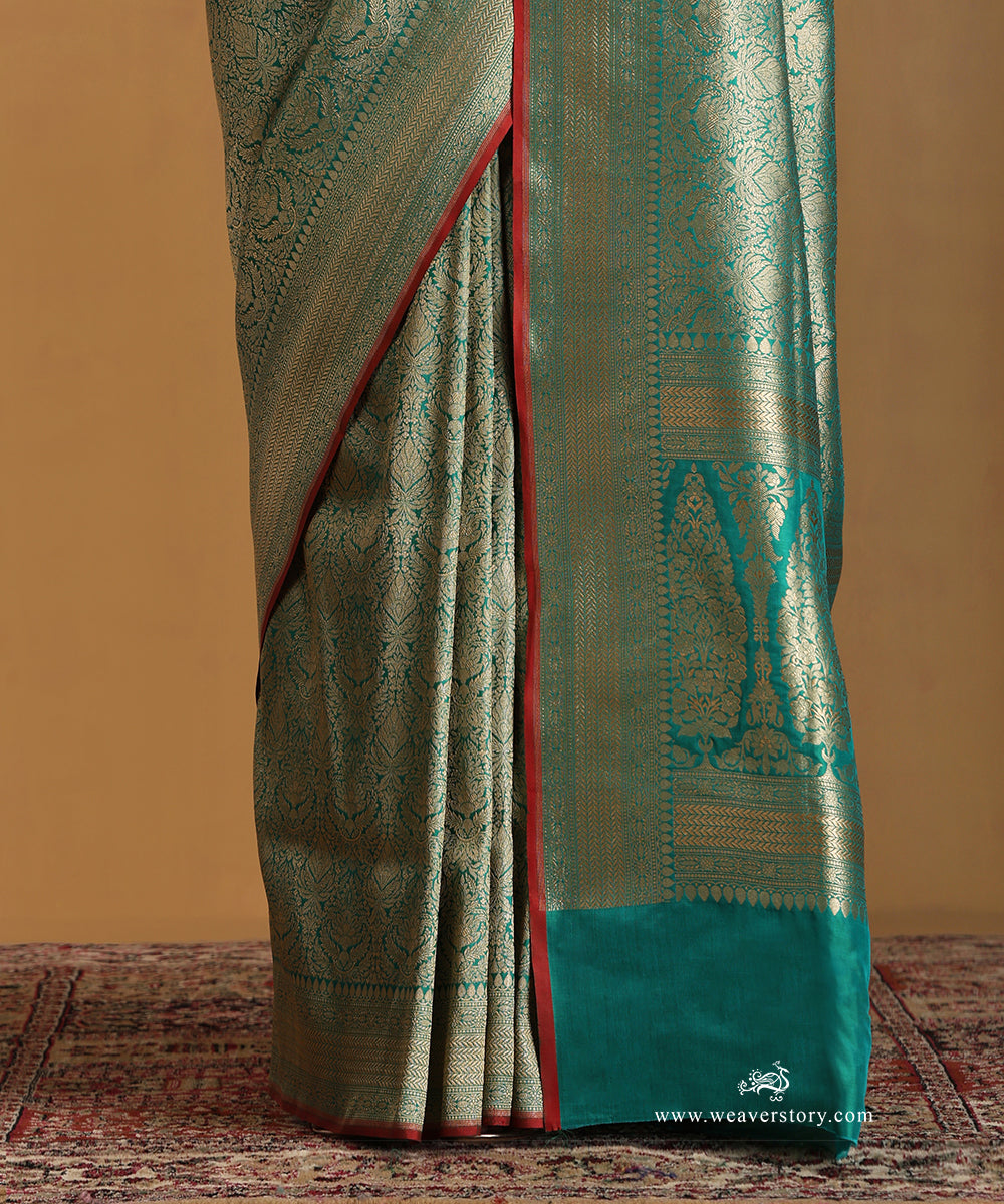 Green_Handloom_Pure_Katan_Silk_Kimkhab_Gold_Zari_Floral_Banarasi_Saree_With_Red_Selvedge_WeaverStory_04