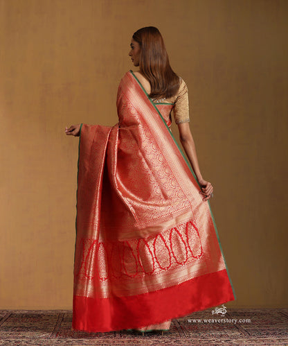 Handloom_Red_Pure_Katan_Silk_Gold_Zari_Floral_Kimkhab_Banarasi_Saree_With_Green_Selvedge_WeaverStory_03