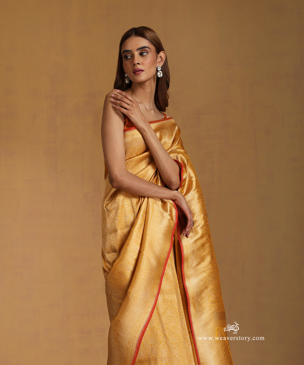 Handloom_Mustard_Pure_Katan_Silk_Gold_Zari_Floral_Kimkhab_Banarasi_Saree_With_Red_Selvedge_WeaverStory_02