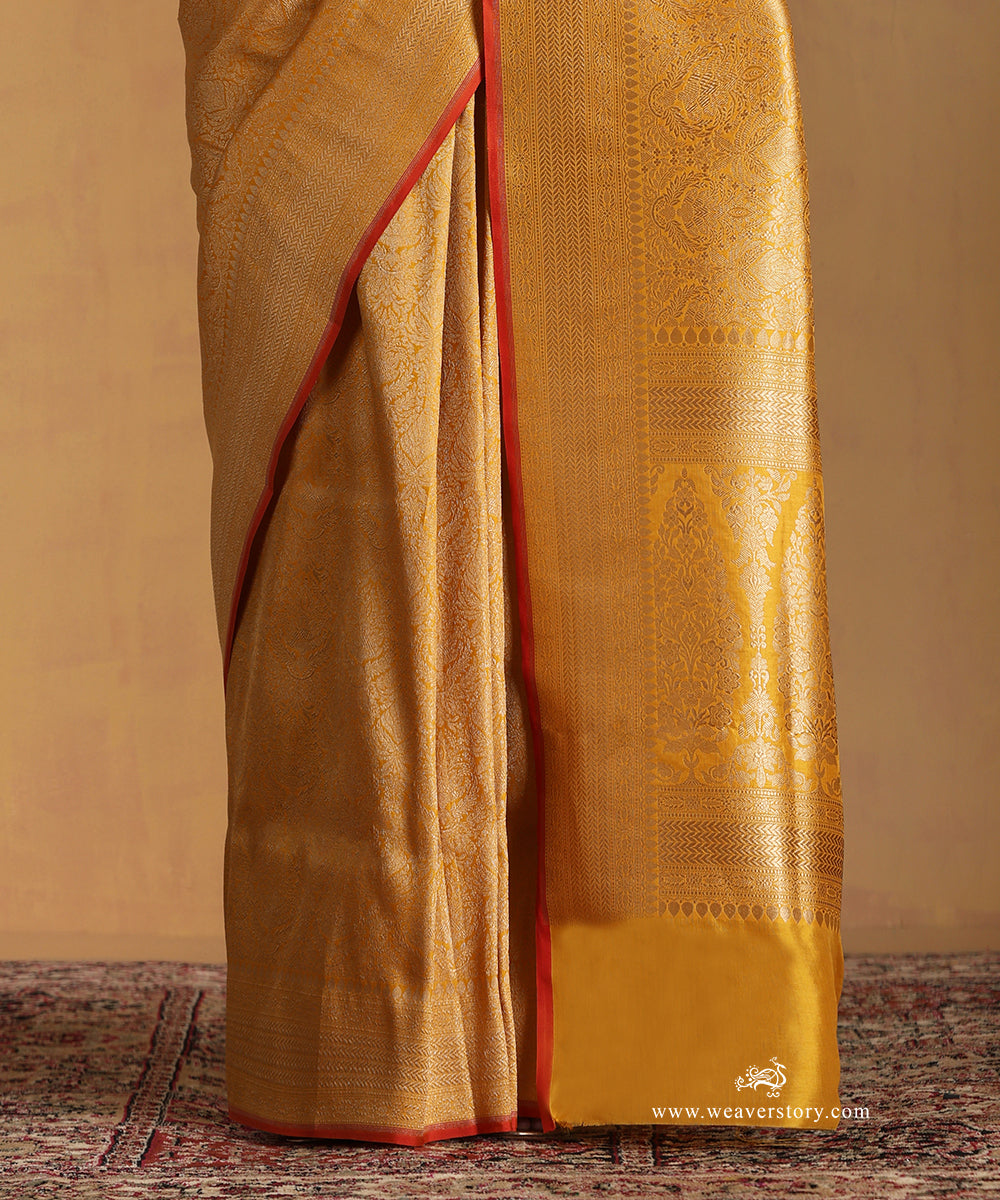 Handloom_Mustard_Pure_Katan_Silk_Gold_Zari_Floral_Kimkhab_Banarasi_Saree_With_Red_Selvedge_WeaverStory_04