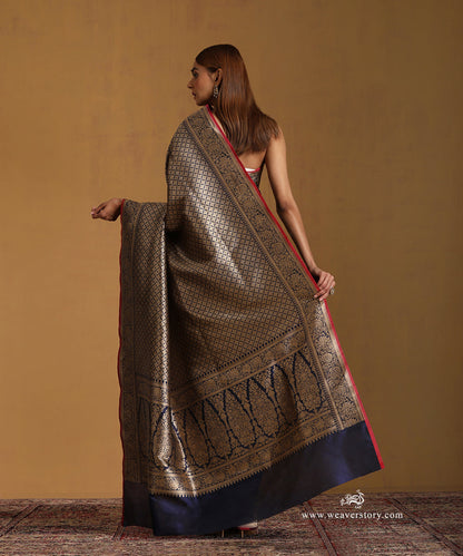 Handloom_Navy_Blue_Pure_Katan_Silk_Banarasi_Kimkhab_Saree_With_Gold_Zari_Diamond_Motifs_And_Pink_Selvedge_WeaverStory_03