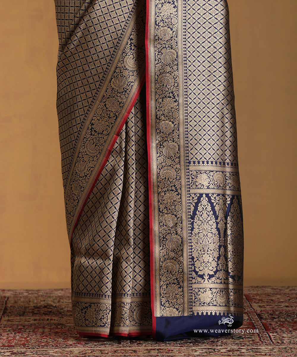 Handloom_Navy_Blue_Pure_Katan_Silk_Banarasi_Kimkhab_Saree_With_Gold_Zari_Diamond_Motifs_And_Pink_Selvedge_WeaverStory_04