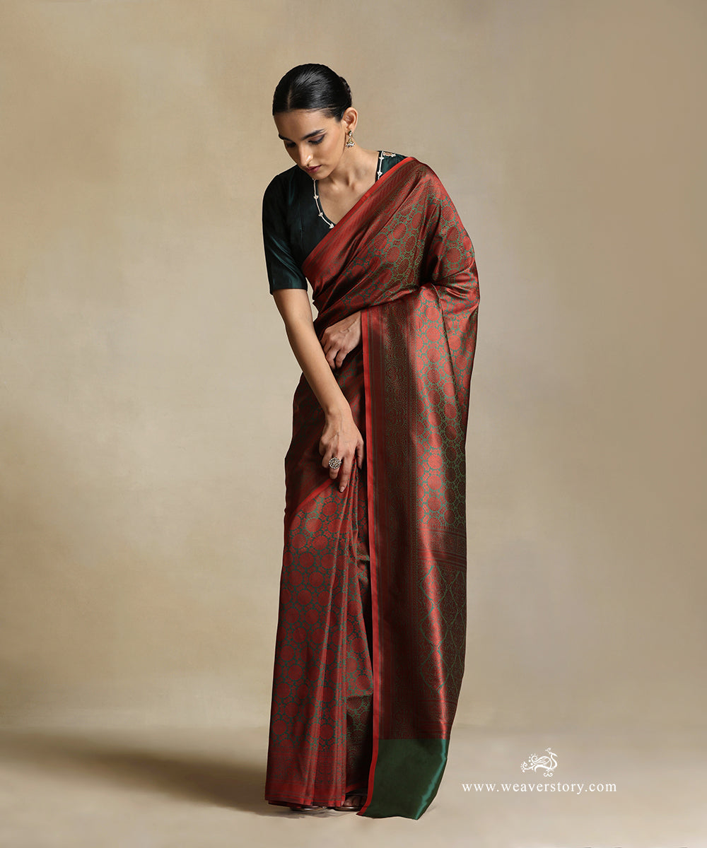 Handloom_Green_Pure_Katan_Silk_Tanchoi_Banarasi_Saree_With_Maroon_Flowers_Motifs_WeaverStory_02