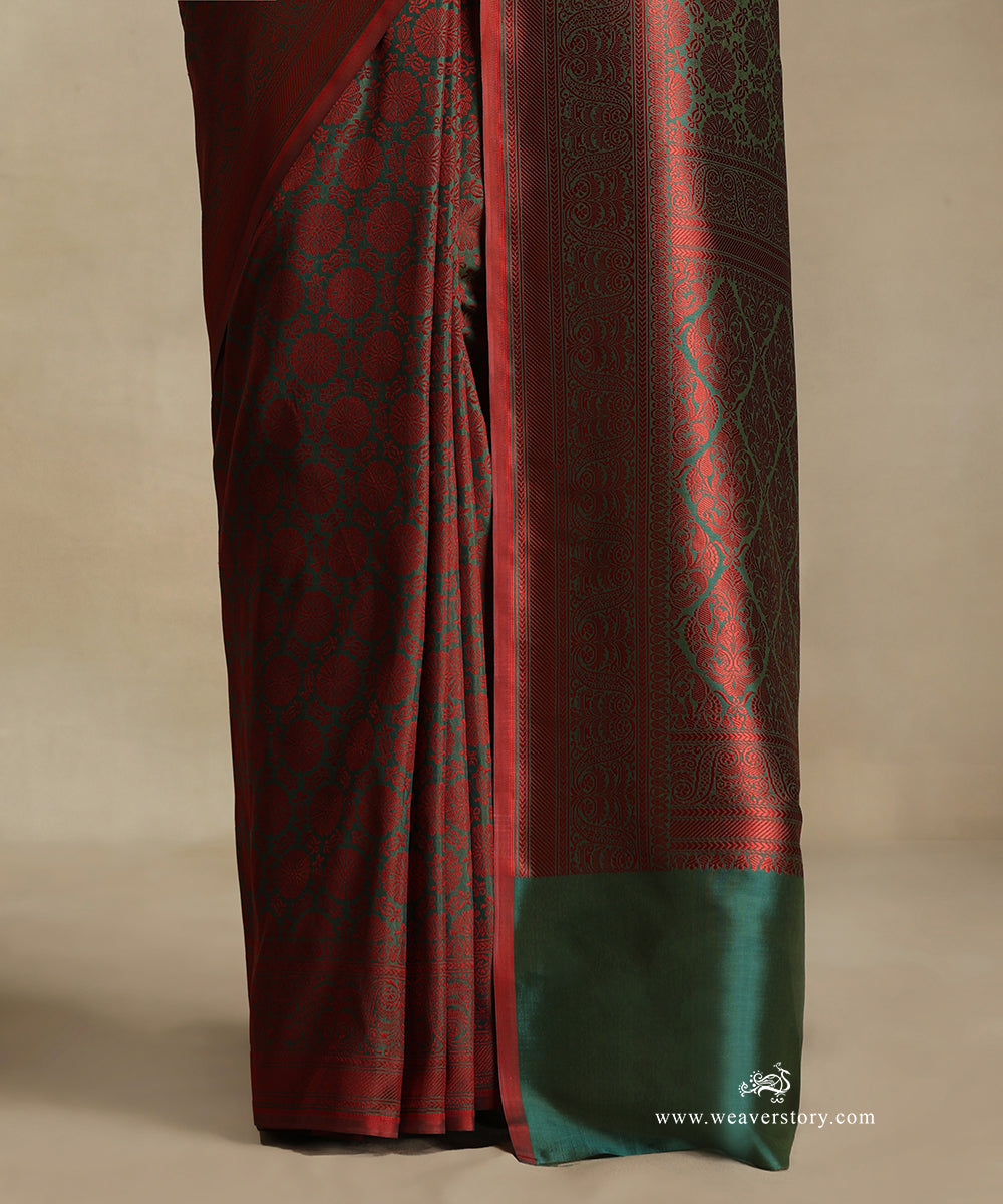 Handloom_Green_Pure_Katan_Silk_Tanchoi_Banarasi_Saree_With_Maroon_Flowers_Motifs_WeaverStory_04