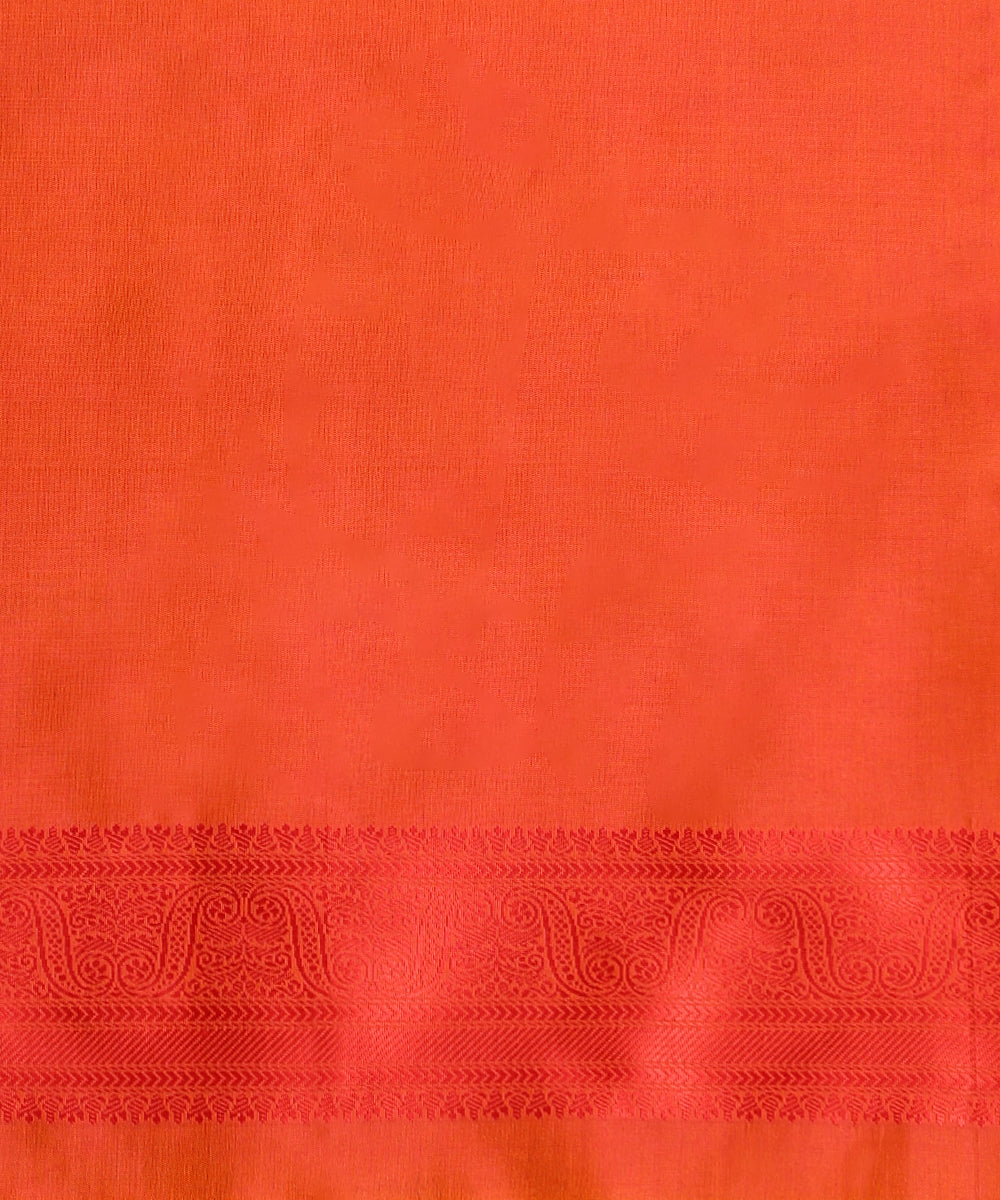 Orange_Handloom_Pure_Katan_Silk_Tanchoi_Banarasi_Saree_With_Red_Flowers_Motifs_And_Pink_Selvedge_WeaverStory_05