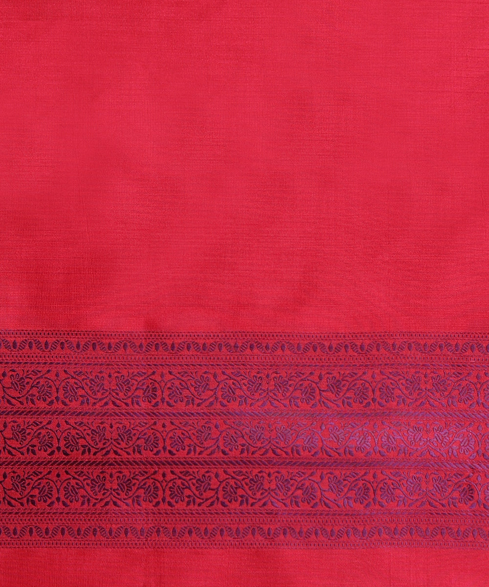 Handloom_Magenta_Pure_Katan_Silk_Tanchoi_Banarasi_Saree_With_Navy_Blue_Small_Flowers_Motifs_And_Green_Selvedge_WeaverStory_05