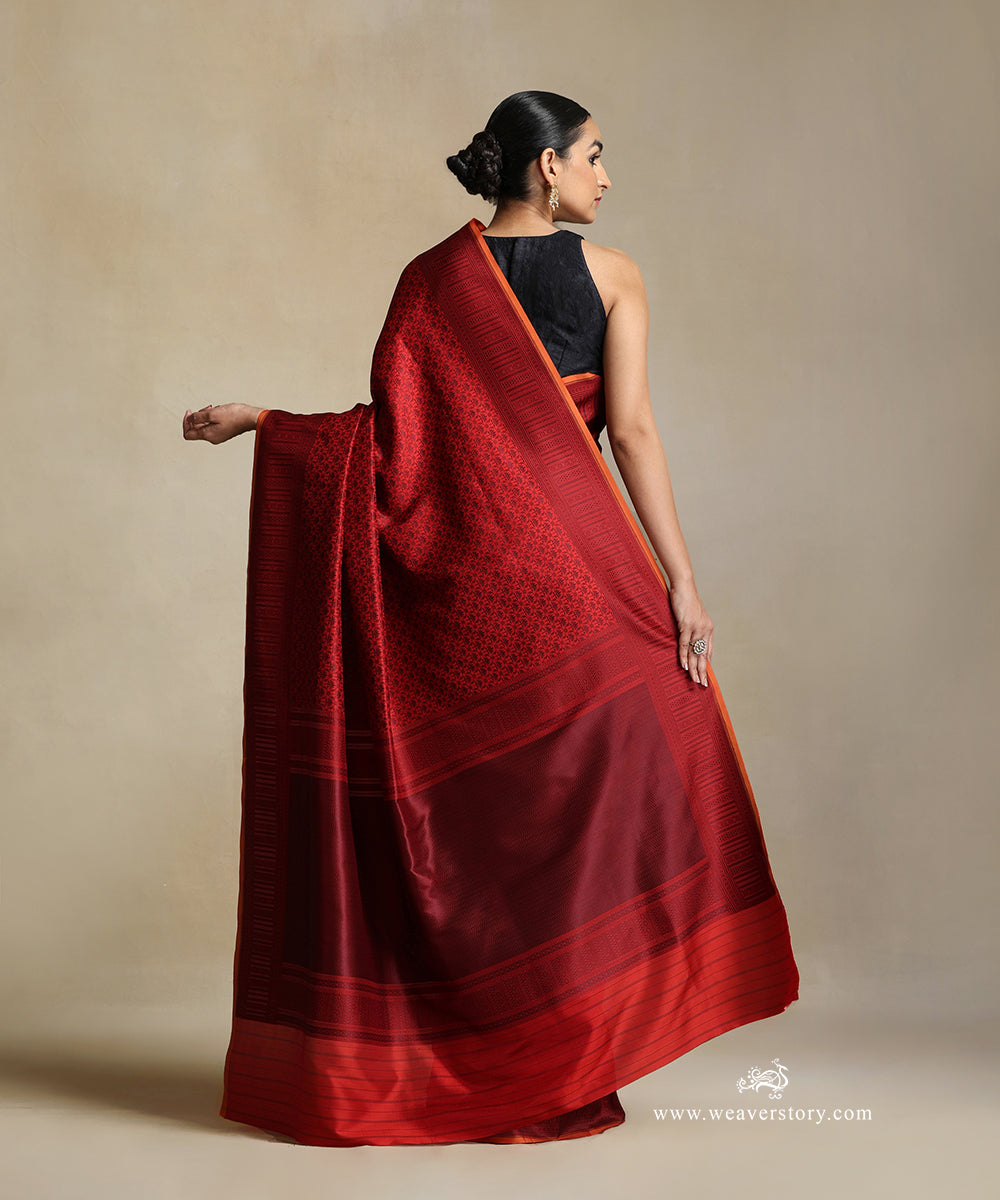 Handloom_Red_Pure_Katan_Silk_Tanchoi_Banarasi_Saree_With_Black_Jaal_And_Orange_Selvedge_WeaverStory_03