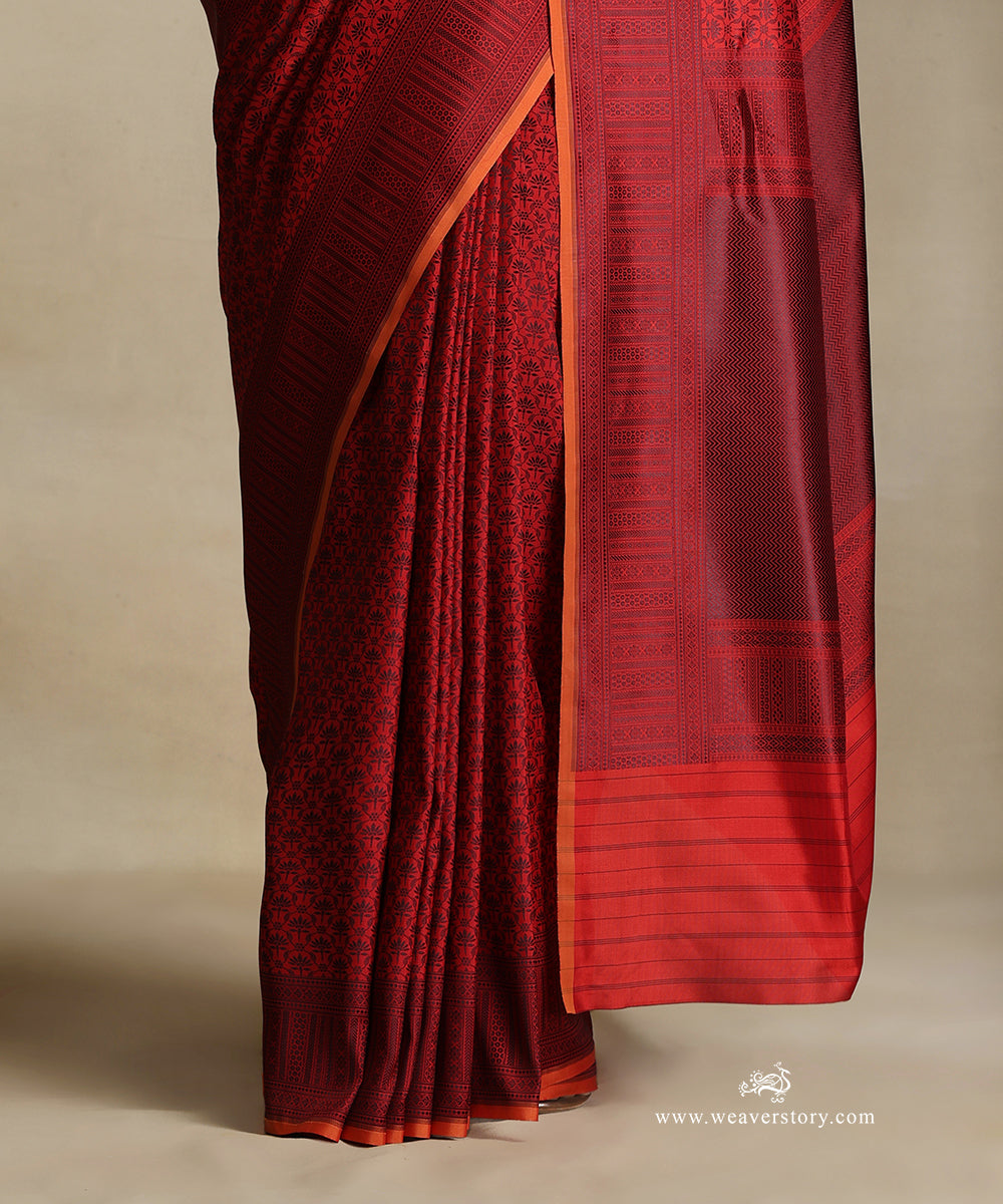 Handloom_Red_Pure_Katan_Silk_Tanchoi_Banarasi_Saree_With_Black_Jaal_And_Orange_Selvedge_WeaverStory_04